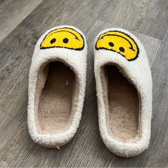 Smiley soft slippers - Picture 3 of 7